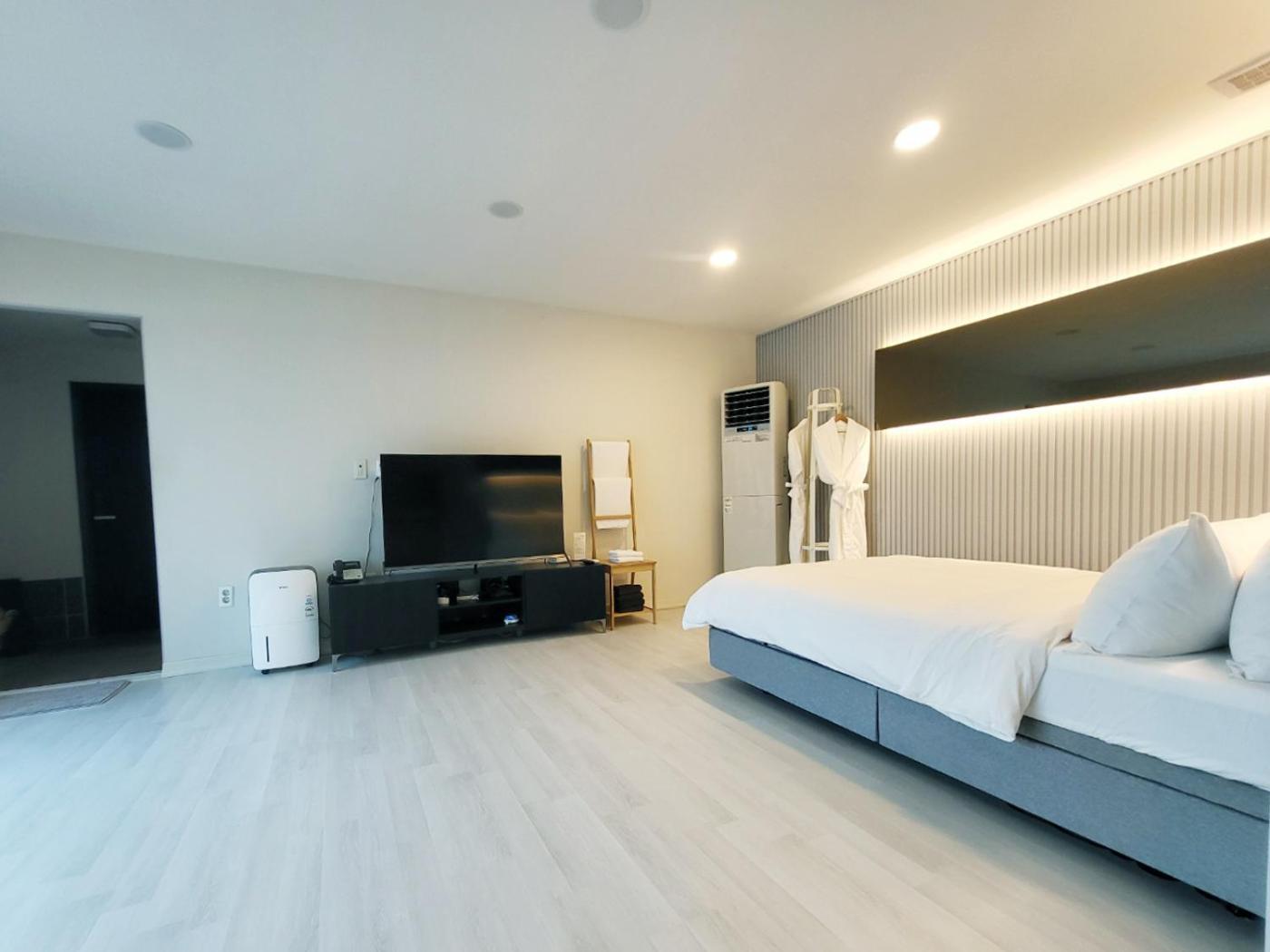 Penatess Pool Villa Chungju Esterno foto